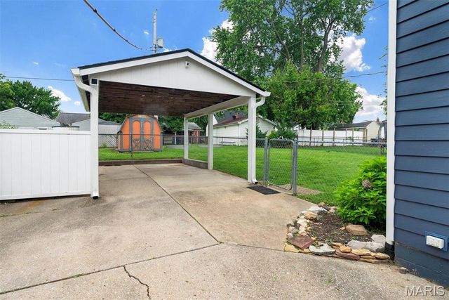 1123 Pike Street, St Charles, MO 63301