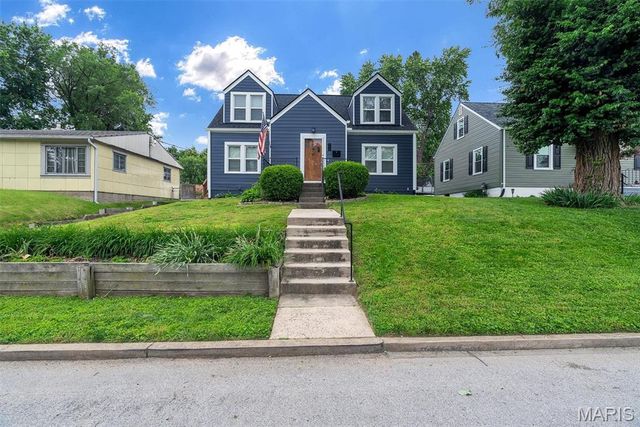 1123 Pike Street, St Charles, MO 63301
