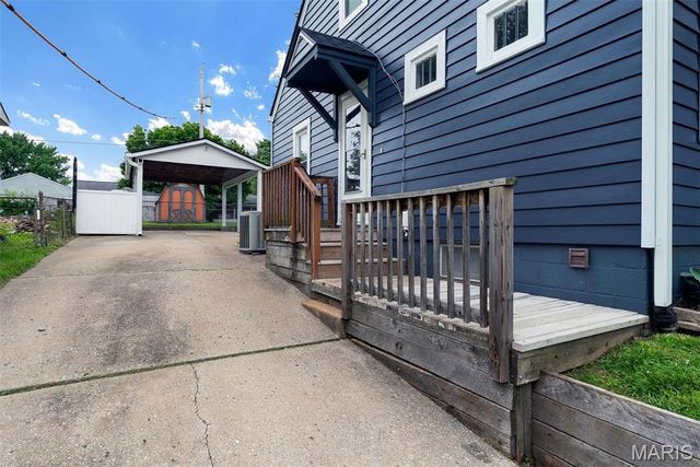 1123 Pike Street, St Charles, MO 63301