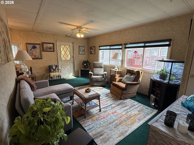 955 Ne MILL St A7, Waldport, OR 97394