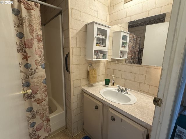 955 Ne MILL St A7, Waldport, OR 97394