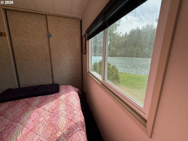 955 Ne MILL St A7, Waldport, OR 97394