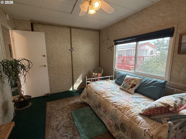 955 Ne MILL St A7, Waldport, OR 97394