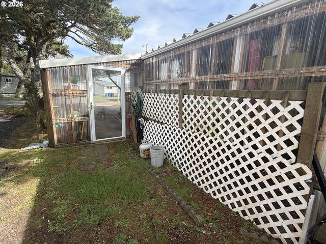 955 Ne MILL St A7, Waldport, OR 97394