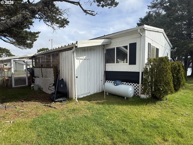 955 Ne MILL St A7, Waldport, OR 97394