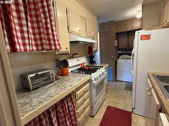 955 Ne MILL St A7, Waldport, OR 97394