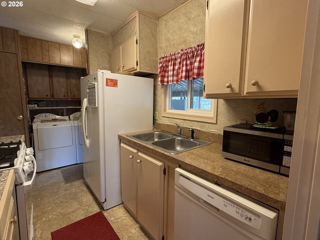 955 Ne MILL St A7, Waldport, OR 97394