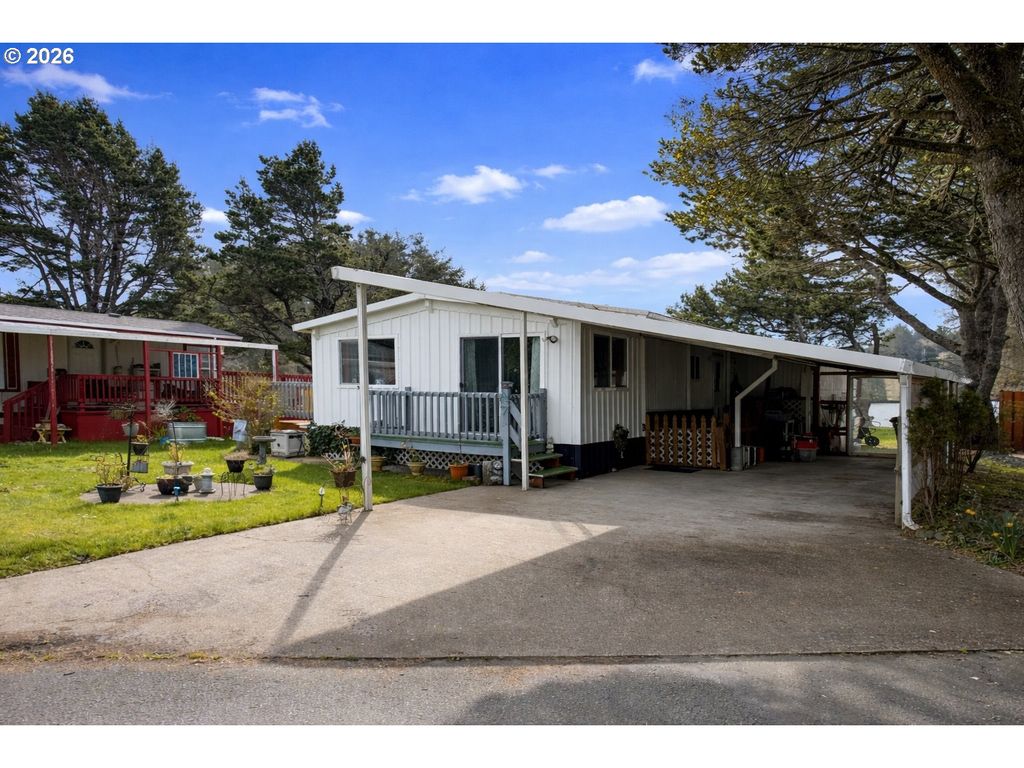 955 Ne MILL St A7, Waldport, OR 97394