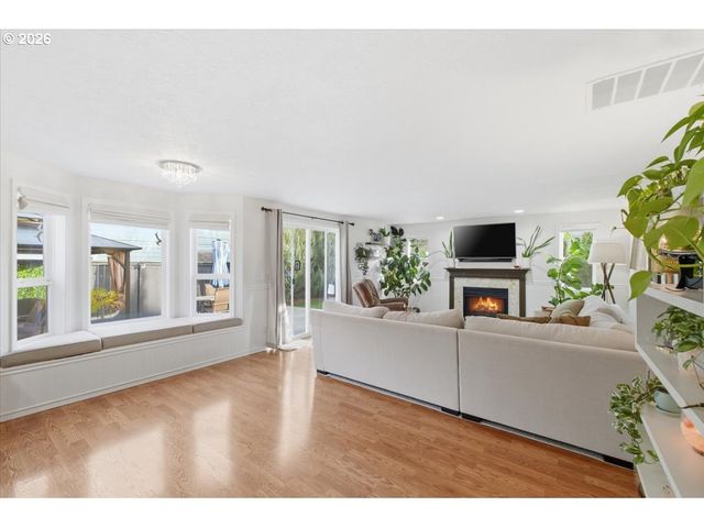 229 HAZELBROOK Dr, Keizer, OR 97303