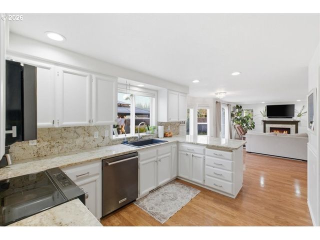 229 HAZELBROOK Dr, Keizer, OR 97303