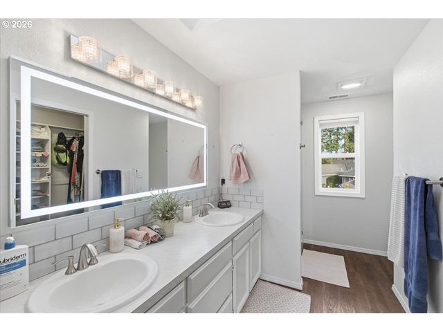 229 HAZELBROOK Dr, Keizer, OR 97303