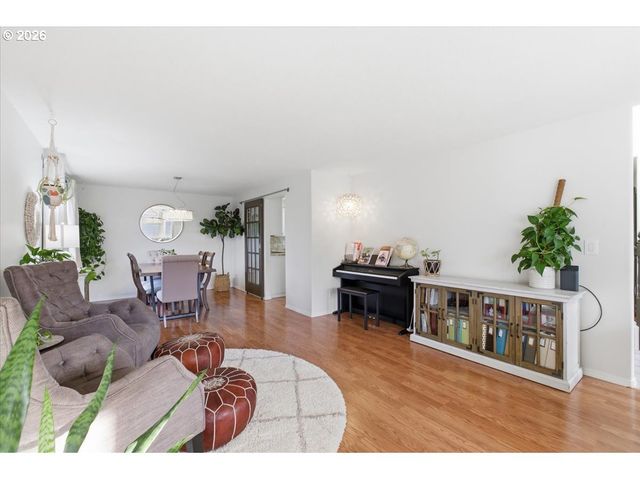 229 HAZELBROOK Dr, Keizer, OR 97303