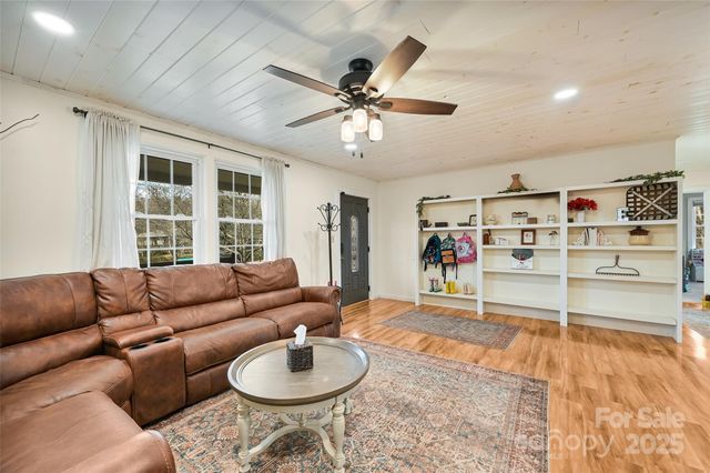 6 Gun Flint Trail, Fletcher, NC 28732