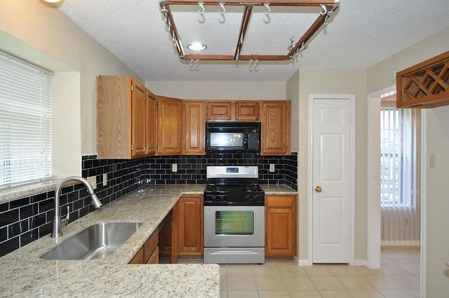 1423 Indian Autumn Tr, Houston, TX 77062