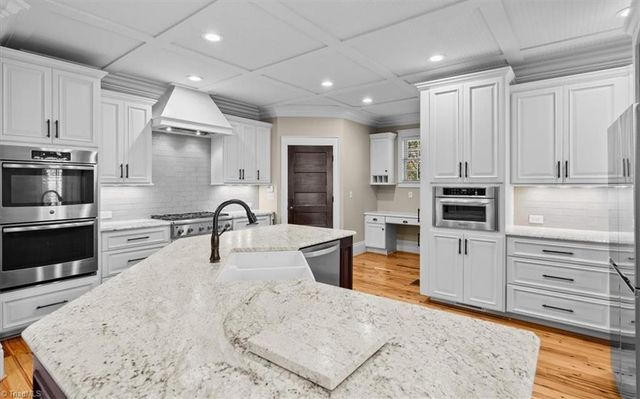 8863 Cravenwood Drive, Oak Ridge, NC 27310
