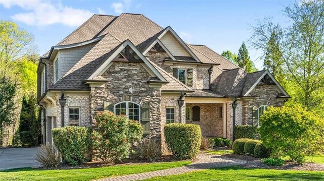 8863 Cravenwood Drive, Oak Ridge, NC 27310