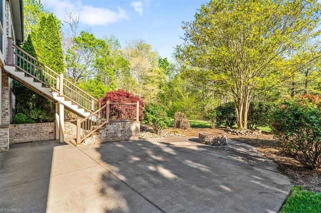 8863 Cravenwood Drive, Oak Ridge, NC 27310
