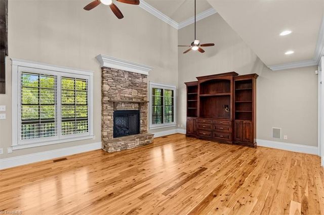 8863 Cravenwood Drive, Oak Ridge, NC 27310