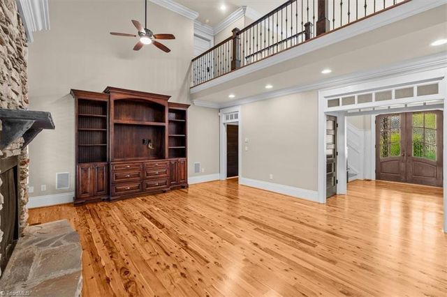 8863 Cravenwood Drive, Oak Ridge, NC 27310