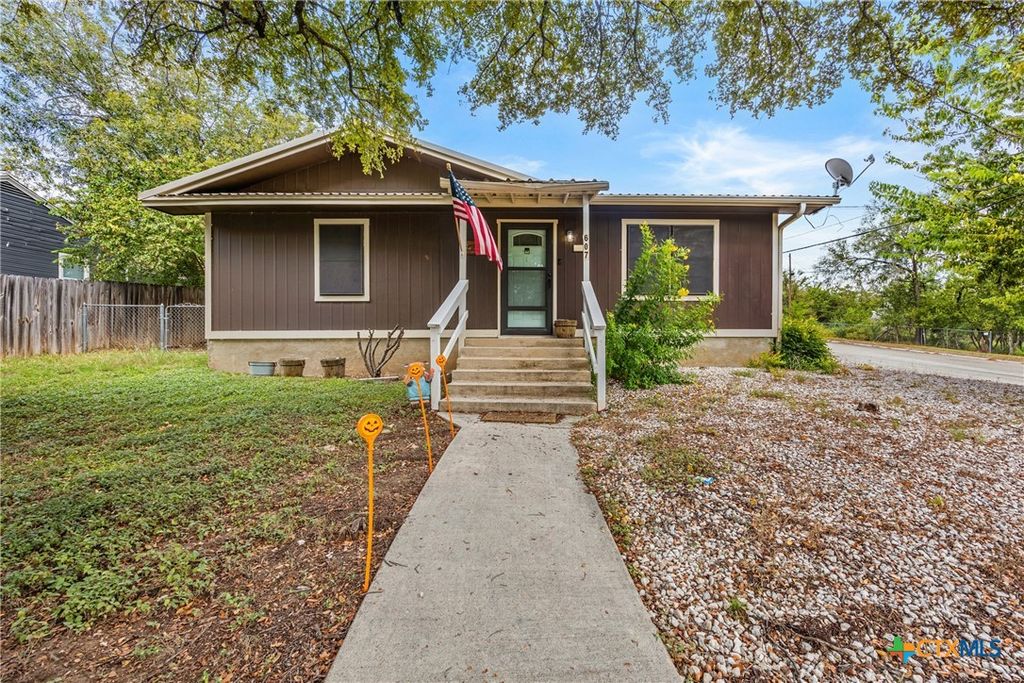607 S Summer Street, Lampasas, TX 76550