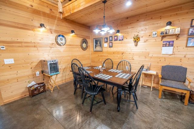 11426 110th Street, Oskaloosa, KS 66066
