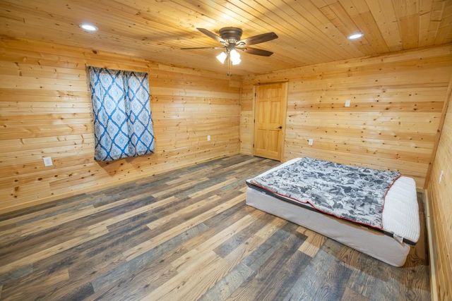 11426 110th Street, Oskaloosa, KS 66066