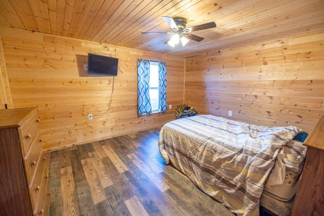 11426 110th Street, Oskaloosa, KS 66066