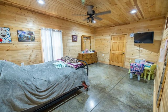 11426 110th Street, Oskaloosa, KS 66066
