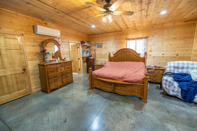 11426 110th Street, Oskaloosa, KS 66066