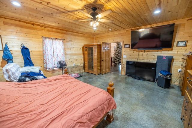 11426 110th Street, Oskaloosa, KS 66066