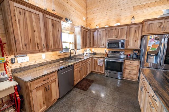 11426 110th Street, Oskaloosa, KS 66066