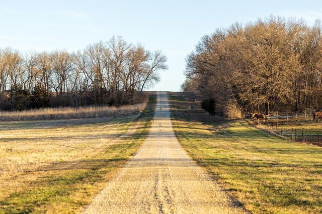 11426 110th Street, Oskaloosa, KS 66066