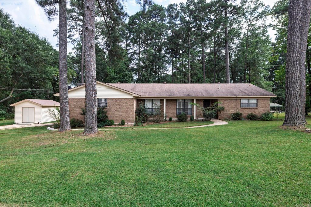 907 Tanglewood Drive, Hope, AR 71801