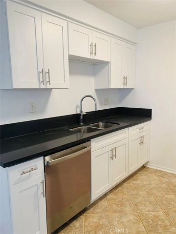 410 21st Street B, Huntington Beach, CA 92648