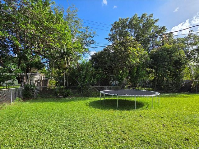 400 NE 142nd St, North Miami, FL 33161