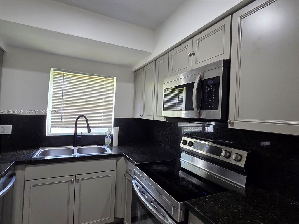 400 NE 142nd St, North Miami, FL 33161