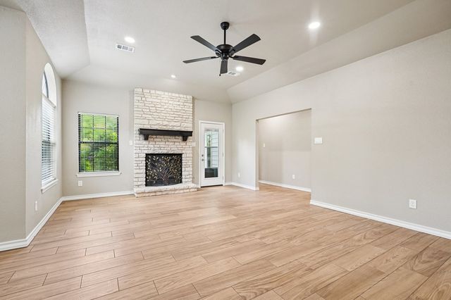 230 Old Oaks Path, Kerrville, TX 78028