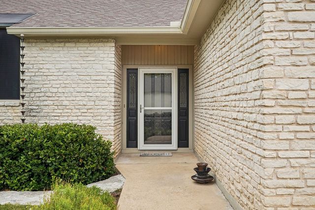 230 Old Oaks Path, Kerrville, TX 78028