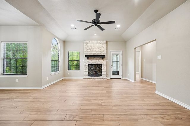 230 Old Oaks Path, Kerrville, TX 78028