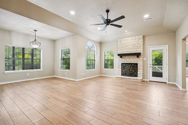 230 Old Oaks Path, Kerrville, TX 78028