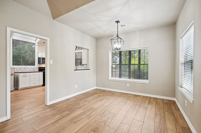 230 Old Oaks Path, Kerrville, TX 78028