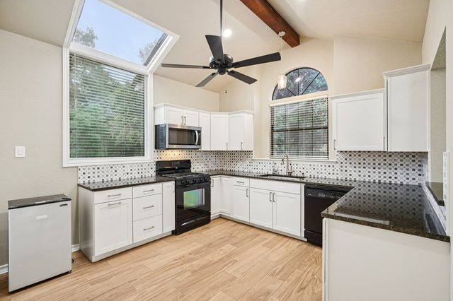 230 Old Oaks Path, Kerrville, TX 78028