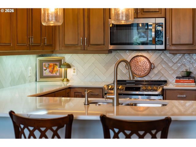 4832 Nw PROMENADE Ter 219, Portland, OR 97229