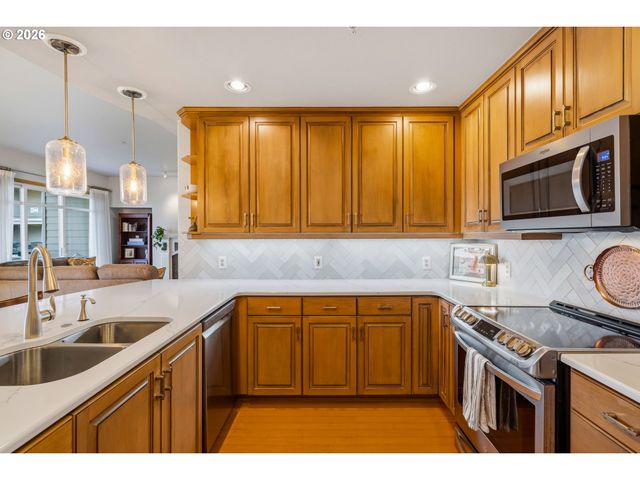 4832 Nw PROMENADE Ter 219, Portland, OR 97229