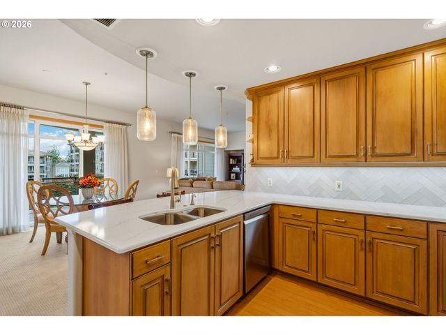 4832 Nw PROMENADE Ter 219, Portland, OR 97229