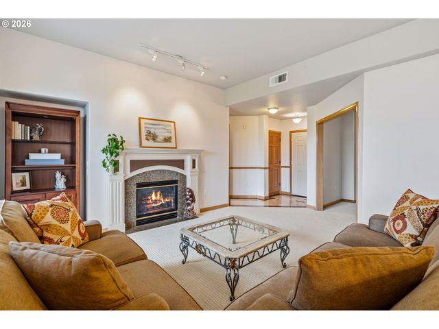 4832 Nw PROMENADE Ter 219, Portland, OR 97229