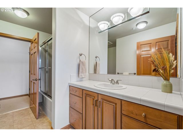 4832 Nw PROMENADE Ter 219, Portland, OR 97229