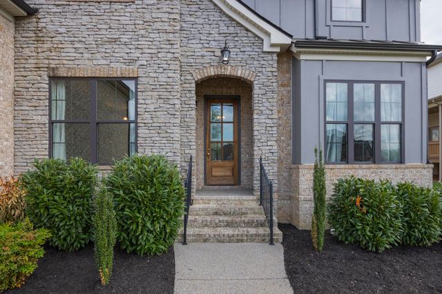 1004 Quillen Way, Lebanon, TN 37087