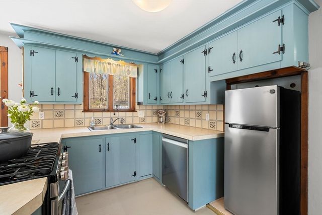 1421 West St, Attleboro, MA 02703