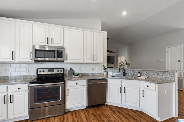 255 IVY HILLS CIRCLE, Calera, AL 35040